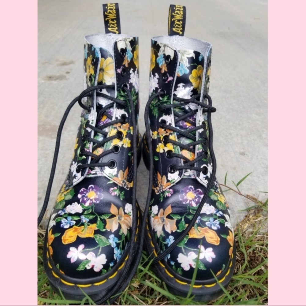 Floral DR MARTEN BOOTS size 8